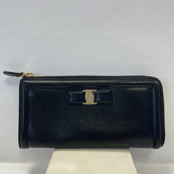 Ferragamo Vara Bow L-Zip Black Leather Wallet - Preowned - Picture 1 of 13